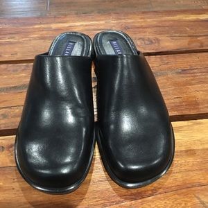 Hillard & Hanson ladies black  leather  mules